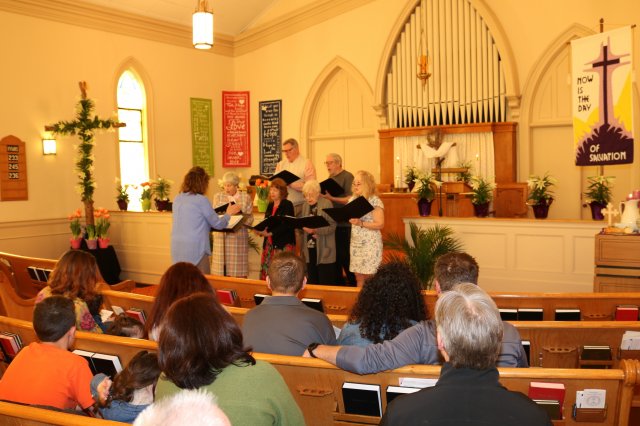 Worship Service Easter Sunday Choir Sings